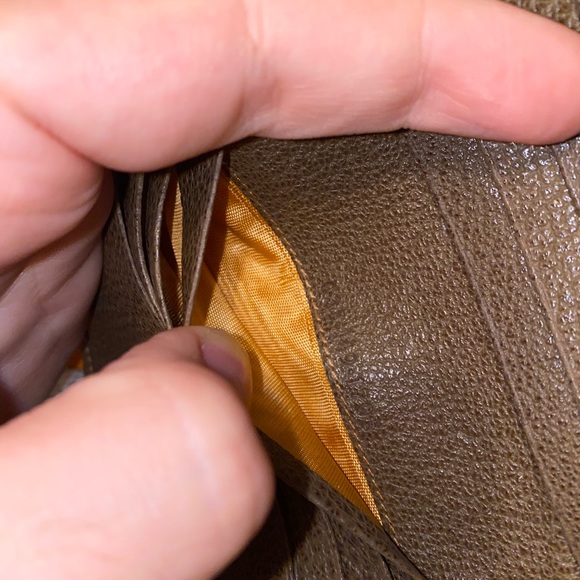 AUTHENTIC Gucci saddle wallet - Picture 5 of 7